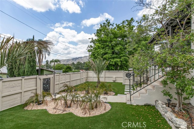 10630 Samoa Avenue, Tujunga CA: https://media.crmls.org/medias/e978e3d9-b11b-4d63-bcd8-c5fcdd7f7627.jpg