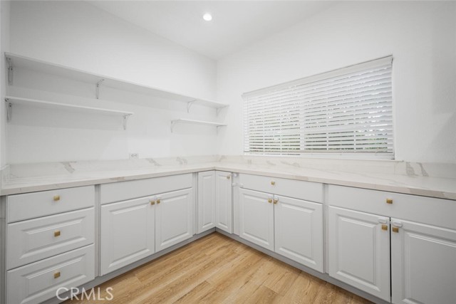 5740 S Glennie Lane, Los Angeles CA: https://media.crmls.org/medias/e979109d-efba-4d63-8c52-162ad42291d3.jpg
