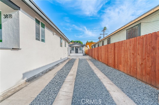3818 Crawford Street, Los Angeles CA: https://media.crmls.org/medias/e9792b8c-ae82-4d94-b38e-7cd705ddcb95.jpg