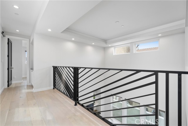 303 12th Street, Huntington Beach CA: https://media.crmls.org/medias/e9795745-318e-46bf-bfd8-416dedfb336d.jpg