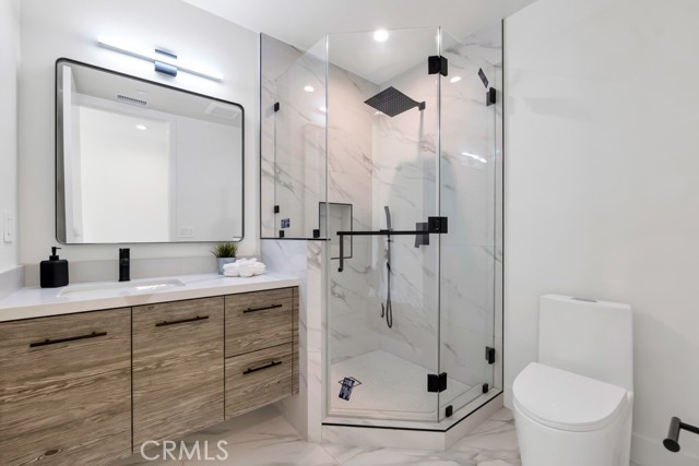 Detail Gallery Image 38 of 46 For 4801 Abbeyville Ave, Woodland Hills,  CA 91364 - 5 Beds | 5/2 Baths