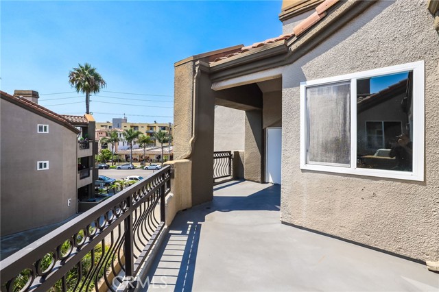 Detail Gallery Image 14 of 16 For 430 Lake St #304,  Huntington Beach,  CA 92648 - 2 Beds | 2 Baths