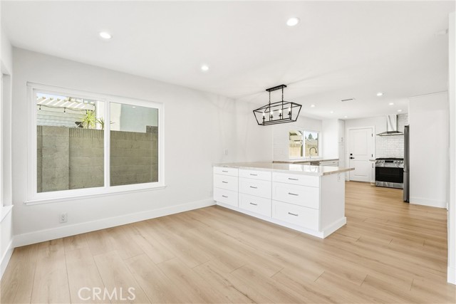 Detail Gallery Image 7 of 38 For 4171 Blackfin, Irvine,  CA 92620 - 4 Beds | 2/1 Baths