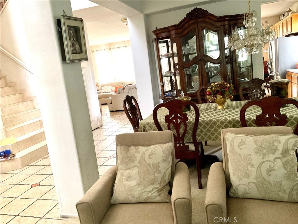 https://media.crmls.org/medias/e97a9335-f17b-48a5-ad2e-2ec1e1c89e67.jpg?preset=X-Large