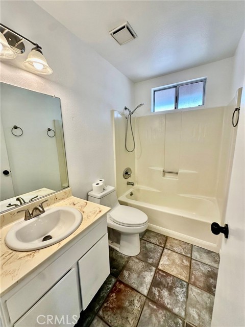 Detail Gallery Image 5 of 16 For 7472 Earhart Ave, Hesperia,  CA 92345 - 3 Beds | 2 Baths