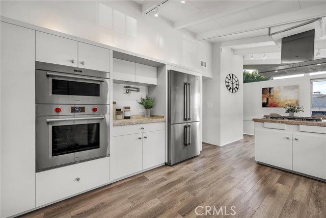 3521 Stonewood Drive, Sherman Oaks CA: https://media.crmls.org/medias/e97c58cb-31e7-433a-b61e-e70f2567b6af.jpg