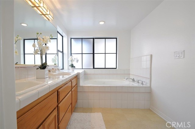 109 Guadalupe Avenue, Redondo Beach, California 90277, 4 Bedrooms Bedrooms, ,2 BathroomsBathrooms,Residential,Sold,Guadalupe,PV17120512