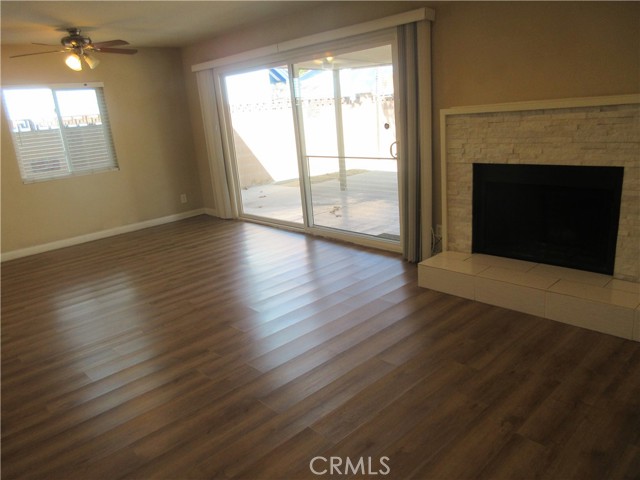 Detail Gallery Image 3 of 15 For 11406 Woodley, Granada Hills,  CA 91344 - 4 Beds | 2 Baths