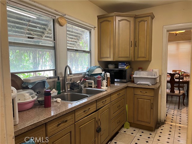 400 N Valencia Street, Alhambra CA: https://media.crmls.org/medias/e97dffa6-2f1e-4df0-a176-6c8183c92733.jpg