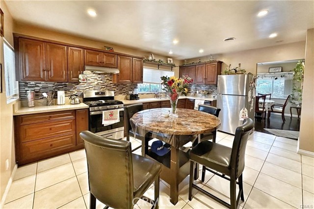 4417 N Mayfield Avenue, San Bernardino CA: https://media.crmls.org/medias/e97ed8d7-df42-416e-b7dd-e96f039ec8d9.jpg