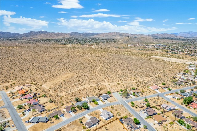 Detail Gallery Image 8 of 39 For 58844 Delano Trl, Yucca Valley,  CA 92284 - 4 Beds | 2 Baths