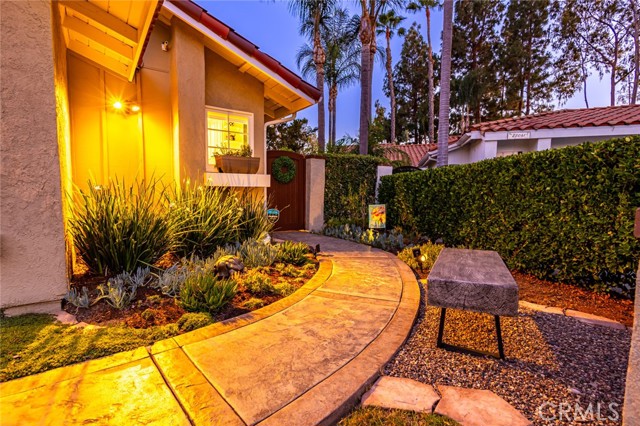 25065 Sunset W Place, Laguna Hills CA: https://media.crmls.org/medias/e97f2456-4dff-4108-b923-088dc713be85.jpg