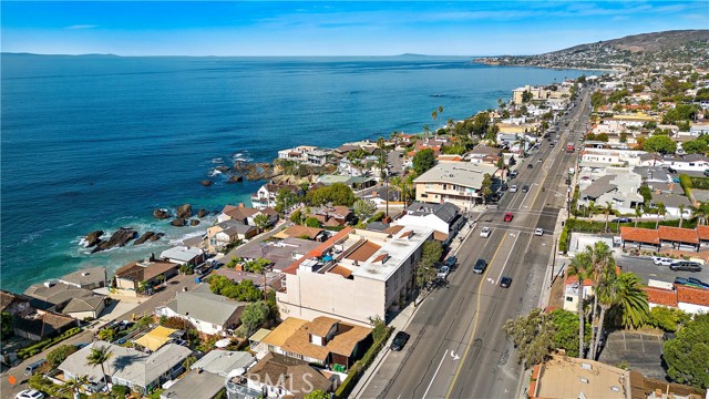 2037 Coast Hwy, Laguna Beach CA: https://media.crmls.org/medias/e97f4279-75bf-4f58-9bb4-c1394a654821.jpg