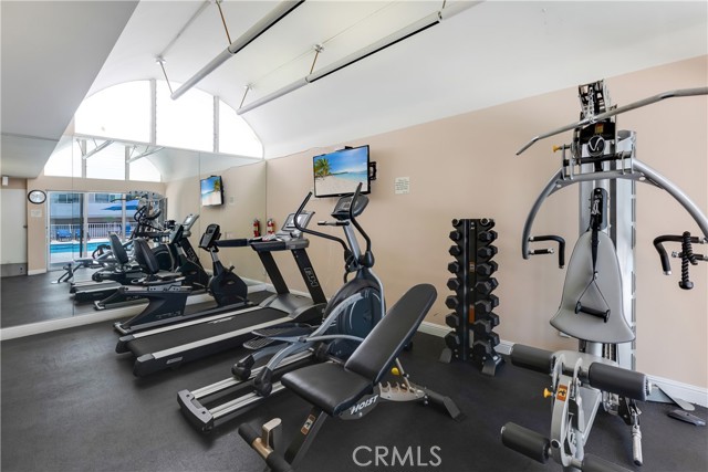 1333 S Beverly Glen Boulevard, Los Angeles CA: https://media.crmls.org/medias/e97f7dab-f856-4bb2-b1b4-0a1a87332772.jpg