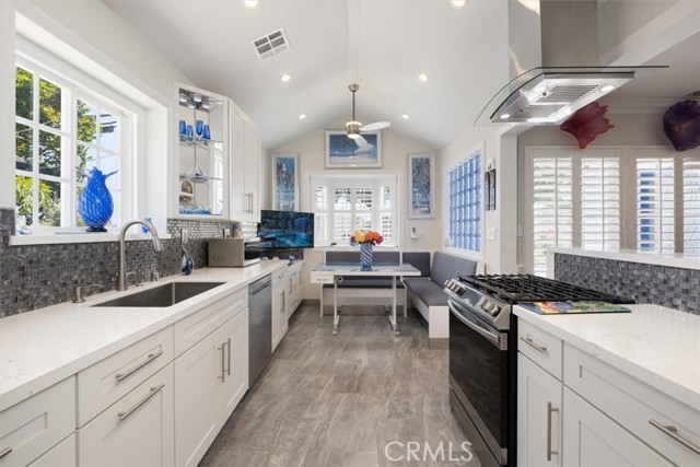 Detail Gallery Image 15 of 34 For 2774 Sawtelle Bld, Los Angeles,  CA 90064 - 3 Beds | 3 Baths