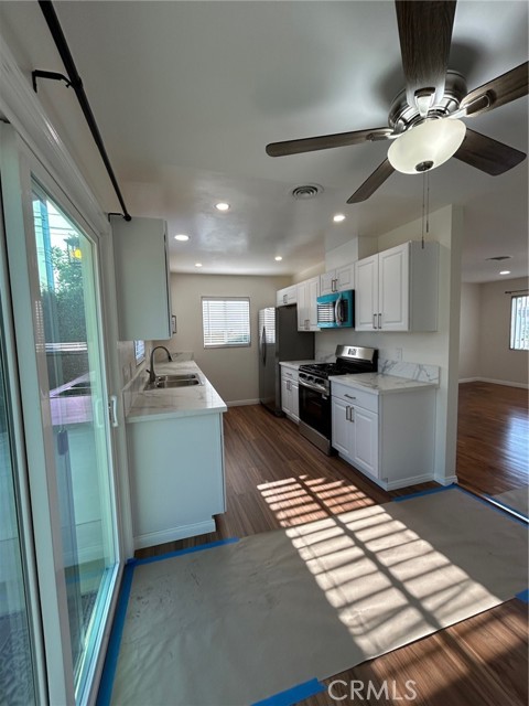 6401 Yale Circle, Huntington Beach CA: https://media.crmls.org/medias/e97fc1d4-9c16-4ecf-a58b-3dedc937b2e0.jpg