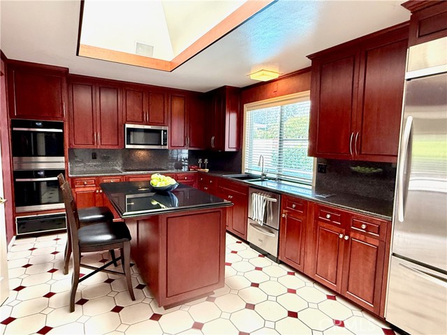 Detail Gallery Image 4 of 35 For 30411 Mirador Court, Laguna Niguel,  CA 92677 - 4 Beds | 4 Baths