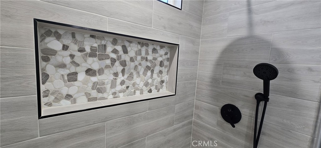 https://media.crmls.org/medias/e9811ec8-b7aa-4122-9c86-750b15b0b106.jpg?preset=X-Large