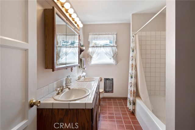 1300 Walnut Ave, Manhattan Beach, California 90266, 4 Bedrooms Bedrooms, ,2 BathroomsBathrooms,Residential,Sold,Walnut Ave,PV22057312