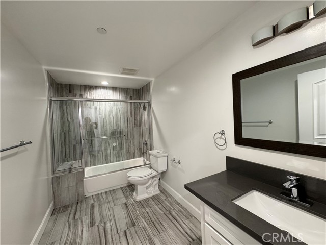 Detail Gallery Image 23 of 27 For 5432 Hermitage Ave #202,  Valley Village,  CA 91607 - 3 Beds | 2 Baths