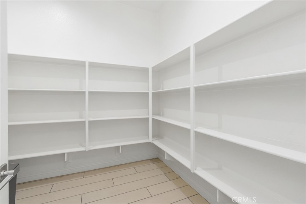 https://media.crmls.org/medias/e981f6e1-0142-4ef1-8785-4c2acfa26239.jpg?preset=X-Large