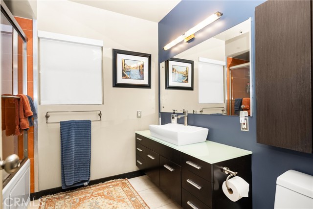 1006 W Pioneer Drive, Anaheim CA: https://media.crmls.org/medias/e9823376-3db6-4639-a624-622f331cc5a6.jpg