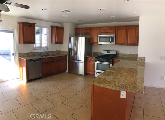 Detail Gallery Image 3 of 8 For 52415 Avenida Vallejo, La Quinta,  CA 92253 - 4 Beds | 2 Baths