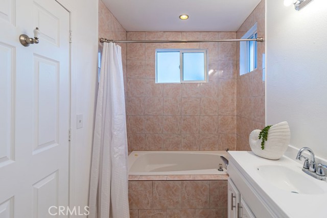 Detail Gallery Image 13 of 24 For 14501 California, Baldwin Park,  CA 91706 - 4 Beds | 4/1 Baths