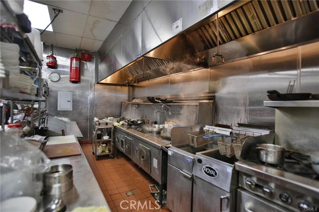 1425 Artesia Blvd, Gardena CA: https://media.crmls.org/medias/e98401c7-2aa3-4276-be92-0233b2ff163f.jpg