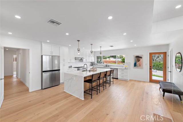 8 Clipper Road, Rancho Palos Verdes CA: https://media.crmls.org/medias/e9840bb4-2e47-41c0-b204-a972ffa0cbe5.jpg