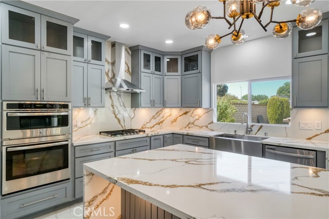 9455 Brandon Court, Northridge CA: https://media.crmls.org/medias/e984ae5c-519e-4b3f-82cf-a5e5a48f6516.jpg
