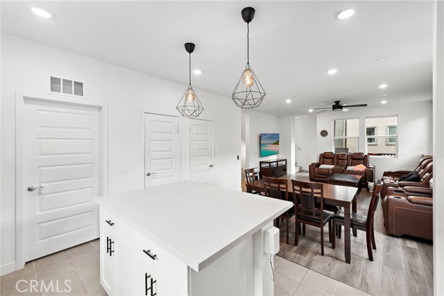 8103 Cooper Lane, Gardena CA: https://media.crmls.org/medias/e9857563-cb59-4e5e-8eaa-66669aa62f20.jpg
