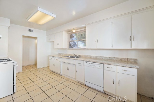 Detail Gallery Image 4 of 20 For 321 E Avenue J8, Lancaster,  CA 93535 - 4 Beds | 2 Baths