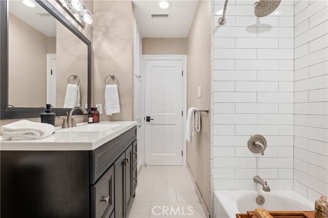 Detail Gallery Image 15 of 31 For 8844 Villanova Ave, Los Angeles,  CA 90045 - 5 Beds | 4 Baths