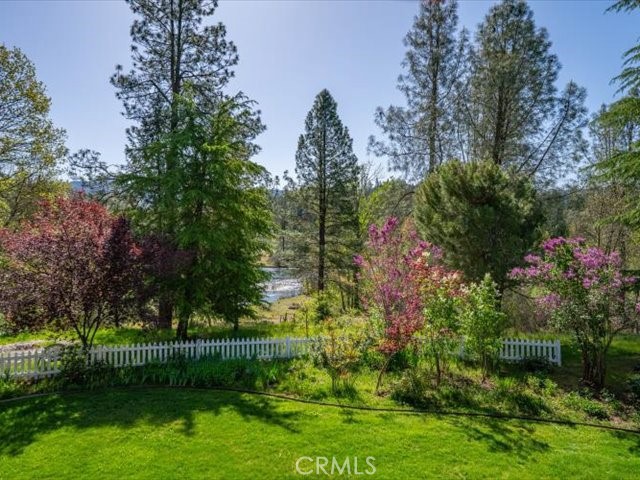 https://media.crmls.org/medias/e9869c18-f5ae-4eed-a134-734e748cb46e.jpg?preset=X-Large