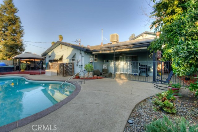 918 S Sunnyside Avenue, Fresno CA: https://media.crmls.org/medias/e98802a8-a811-4198-8992-568fe58ce2e4.jpg