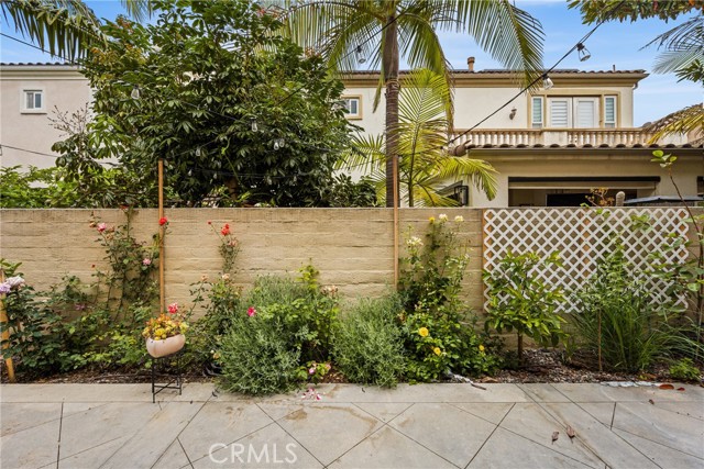 8315 Kendall Drive, Huntington Beach CA: https://media.crmls.org/medias/e988f433-55dc-4e5c-a80c-c5bbb44ac3ad.jpg
