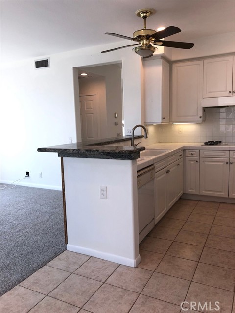 Detail Gallery Image 19 of 53 For 6267 Surfpoint Cir, Huntington Beach,  CA 92648 - 3 Beds | 2/1 Baths