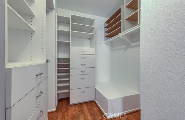 10229 Variel Avenue, Chatsworth CA: https://media.crmls.org/medias/e9899764-c5ab-44b2-8f7d-aa539b312de3.jpg