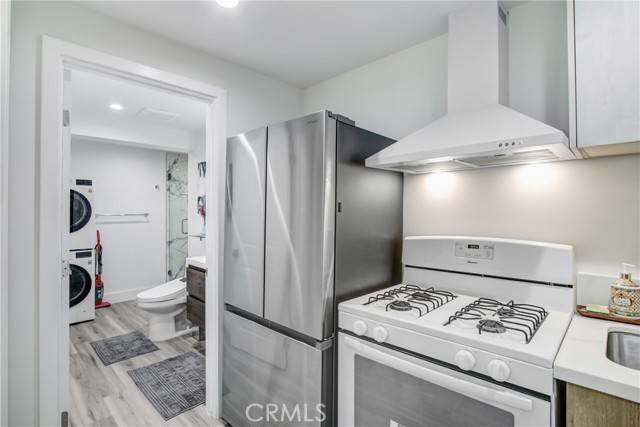 20200 Clark Street, Woodland Hills CA: https://media.crmls.org/medias/e98b732d-946a-42e3-92ed-6d8595f24a7d.jpg