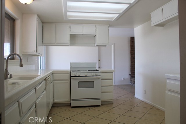 Detail Gallery Image 12 of 33 For 14400 Woodland Dr, Victorville,  CA 92395 - 3 Beds | 2 Baths