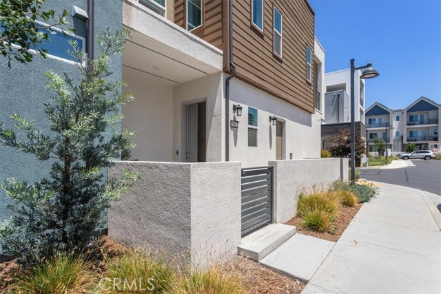 352 Merit, Irvine CA: https://media.crmls.org/medias/e98b9f9a-0223-448f-9706-57679ac4fe95.jpg