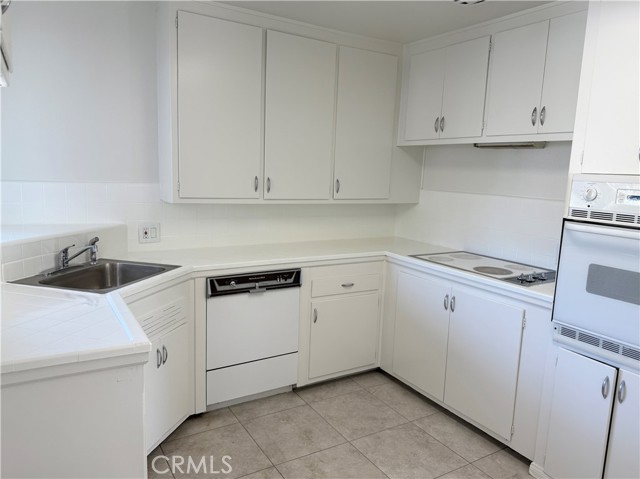 Detail Gallery Image 5 of 15 For 9822 Joyzelle Dr, Garden Grove,  CA 92841 - 3 Beds | 2 Baths