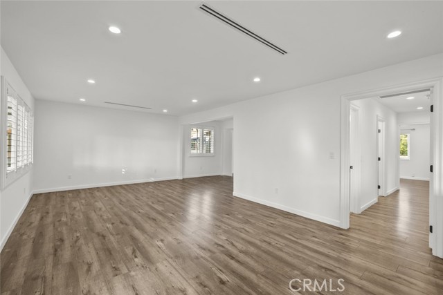 4718 La Crescenta Avenue, La Crescenta CA: https://media.crmls.org/medias/e98e28c7-71cf-48c0-b4c8-125ccb5e457f.jpg