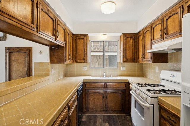 1892 8th Street, Los Osos CA: https://media.crmls.org/medias/e98e3797-cc85-4fe6-bcc4-253ea7e440ea.jpg