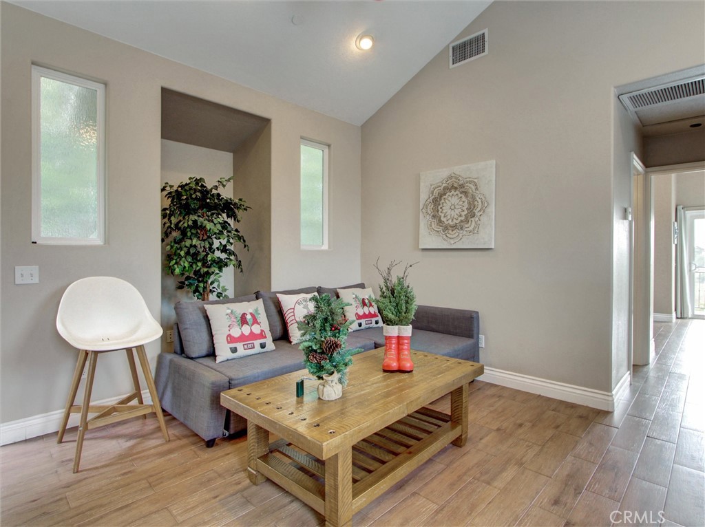 MLS #WS25134225 img 50