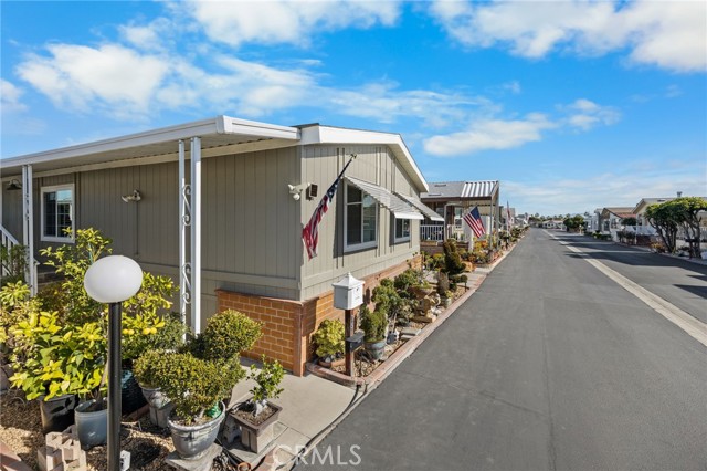 Detail Gallery Image 3 of 35 For 235 S Beach #75,  Anaheim,  CA 92804 - 3 Beds | 2 Baths