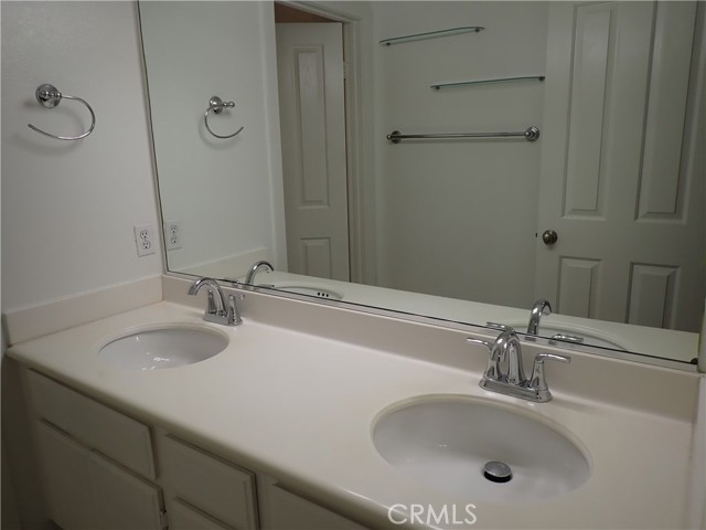 Detail Gallery Image 17 of 27 For 55 Essex, Irvine,  CA 92620 - 3 Beds | 2/1 Baths