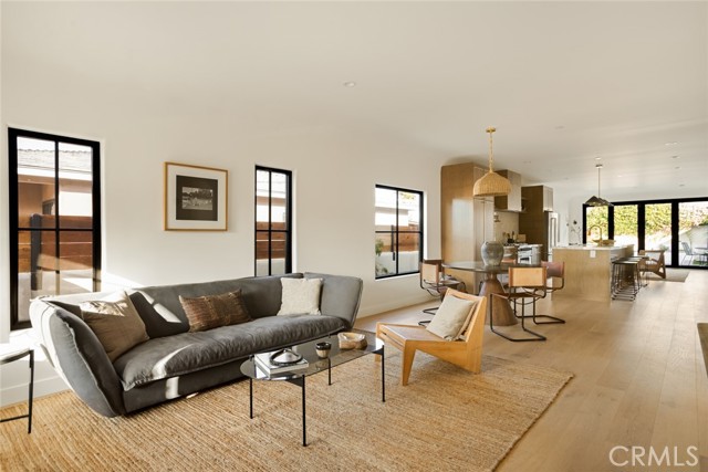 2334 Glover Place, Los Angeles CA: https://media.crmls.org/medias/e9924643-6aca-4d03-9539-8110238319e1.jpg