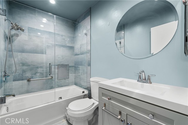 Detail Gallery Image 9 of 11 For 25986 Pueblo Dr, Valencia,  CA 91355 - 2 Beds | 2 Baths